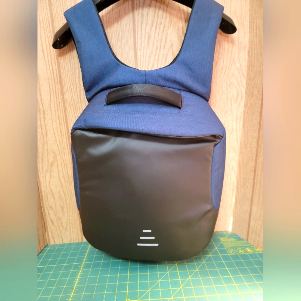 anti theft backpack, fits 15.6 inch laptop - free 4 ft usb 3-in-1 pwr cable Blue